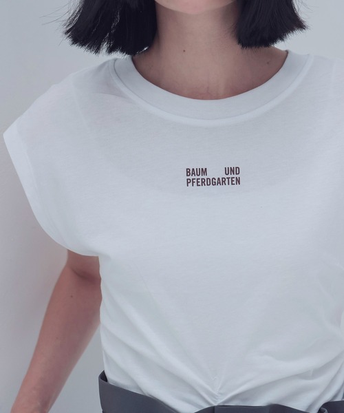 tシャツ BAUM UND PFERDGARTEN / JELONA(フロントタックデザインロゴTシャツ) レディース BAUM UND PFERDGARTEN tシャツ / JELONA(フロントタックデザイン