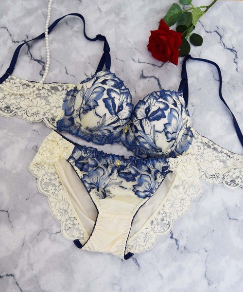 Sanei ブラジャー ショーツセット 「美谷間＆丸胸を叶える！ナチュ盛り