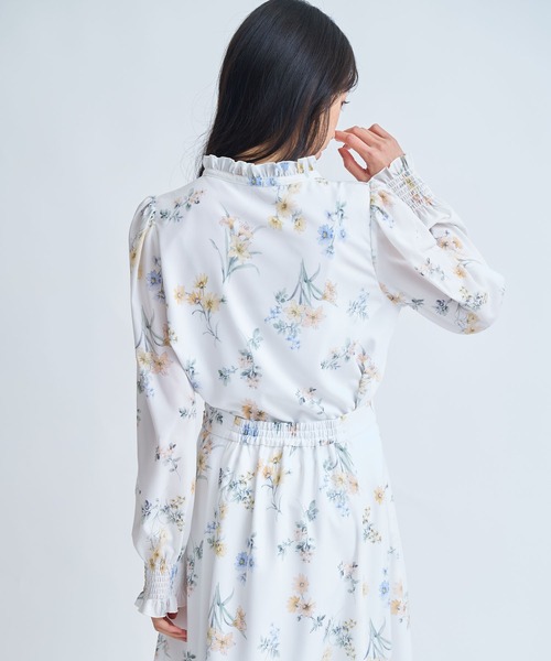 新品未使用 今季 noela オリジナルフラワーガーデン柄 ブラウス Noela ☆オリジナルフラワーガーデン柄ブラウス☆ 【公式通販】