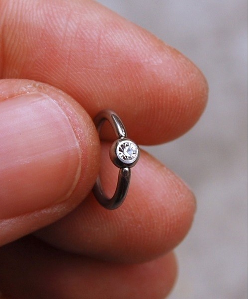 ピアス 「Kare」「片耳用」 316L サージカルステンレス ユニセックス Jeweled Ball Closure Ring ピアス レディースの画像