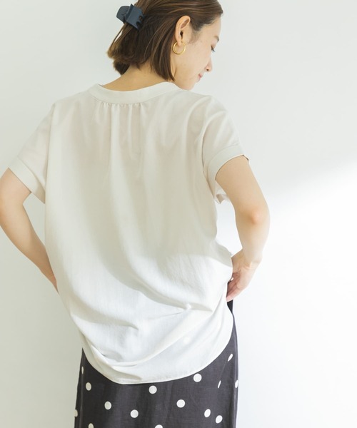 【新品未使用タグつき】アーバンリサーチ エアリー Vネック 半袖 シャツ URBAN RESEARCH（アーバンリサーチ）の「エアリーVネック半袖