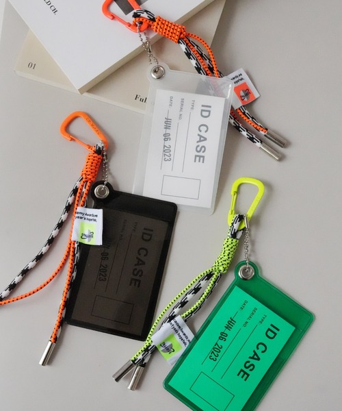 Port（ポート） カードケース 「 」 ストラップ付き ビビットカラー