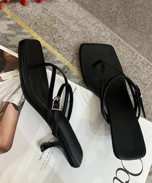 【Steve Madden】キトゥンヒールのトングサンダル Steve Madden】キトゥンヒールのトングサンダル