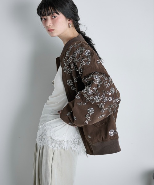 THE Yon ブルゾン アウター ビジューアクセントジップアップブルゾン