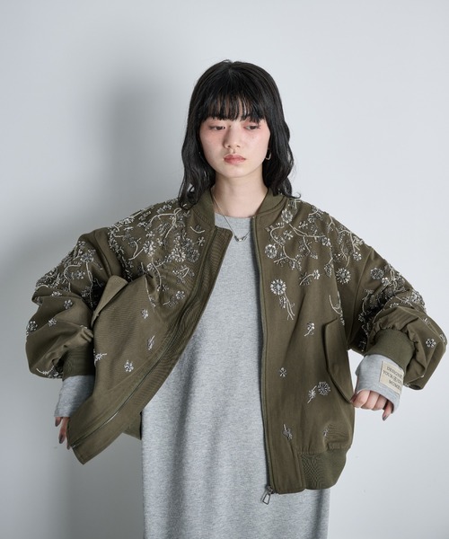 THE Yon ブルゾン アウター ビジューアクセントジップアップブルゾン