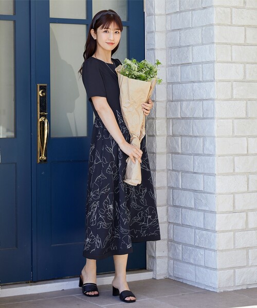 「Tiaclasse」 半袖ワンピース 7号 ブラック系その他 レディース_画像3