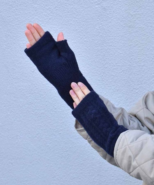 Bleu Bleuet（ブルーブルーエ） 手袋 ケーブル柄編みフィンガーレス