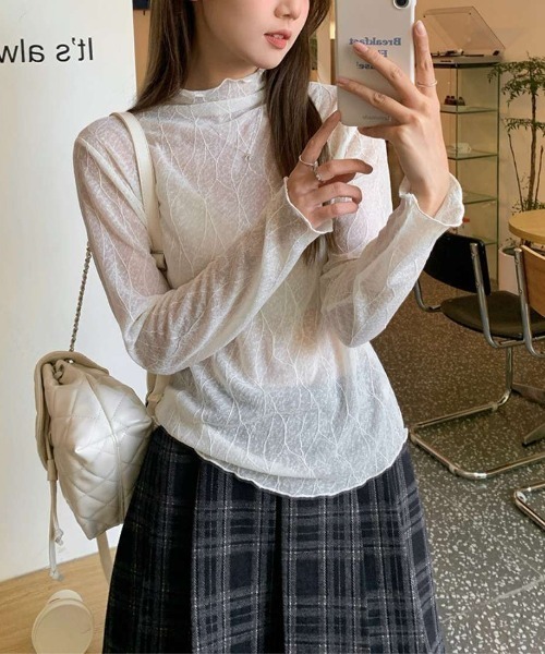tシャツ 素肌感を楽しむ、今どきレイヤードモックネックシアートップス