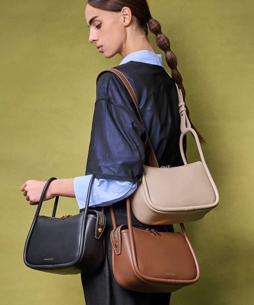 ★CHARLES&KEITH Lyla Shoulder Bag ショルダーバック/送料込 CHARLES ＆ KEITH ショルダーバッグ バッグ Lyla ライラ