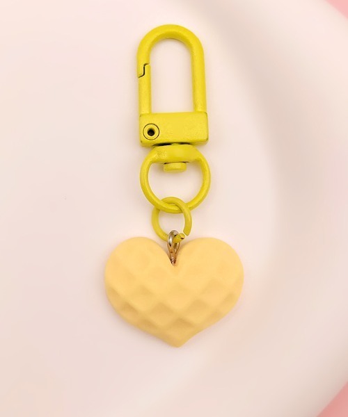 イエローハート キーホルダー キーホルダー 鈴付きカラーハートキーホルダー（スクエア型