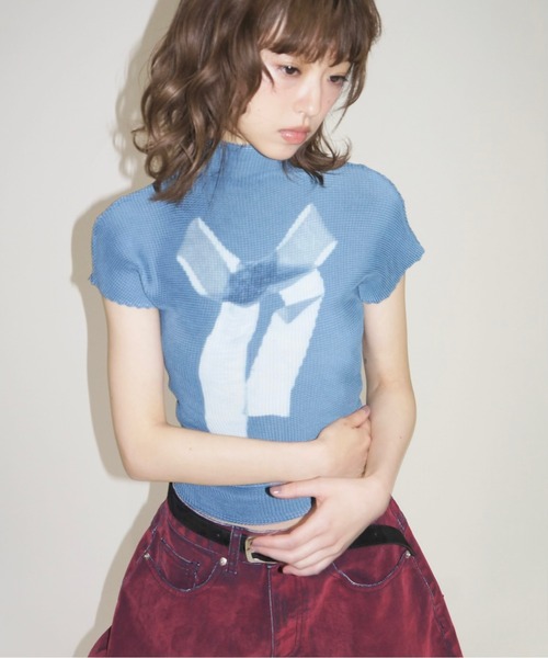 musubore プリーツプリントトップス ブルー リボン musubore tシャツ pleatsed print tops / プリーツプリント