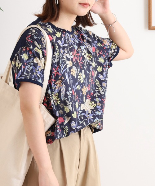 ブローディア BRODIAEA リバティープリントボタニカル柄切り替え半袖Tシャツ （ブルー） ブローディア BRODIAEA リバティープリントボタニカル柄切り替え