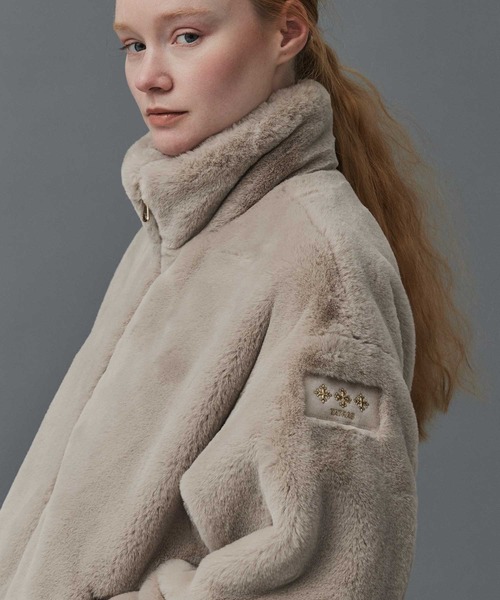 【美品】TATRAS タトラス　リバーシブルファーダウンジャケット　Mサイズ相当 TATRAS（タトラス） イセラ TATRAS ISERA ダウンコート ダウン