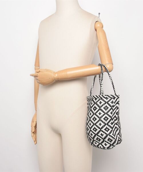 Swaraj 手編みゴートレザートート　本革　かごバッグ　ホワイト MASSIVE STORE（マッシブストア） トートバッグ 「Swaraj/スワラージ