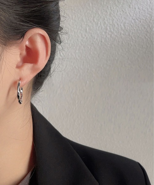 YUZUNA ツイストデザイン フープピアス YUZUNA ツイストデザイン フープピアス