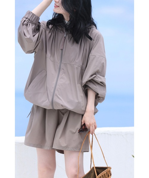 cawaii パーカー 水辺も街も。あれこれ気にしないゆったりラッシュ