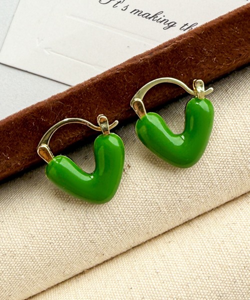 ピアス 秋に映える大人可愛い上品ハートピアス／顔まわりに華やぎを