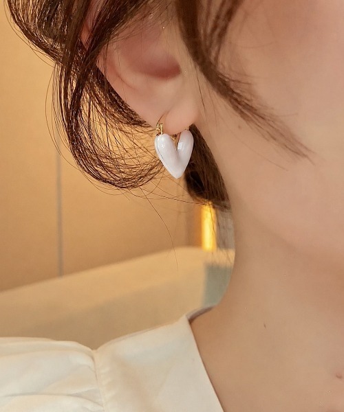 ピアス 夏に映える大人可愛い上品ハートピアス／顔まわりに華やぎを