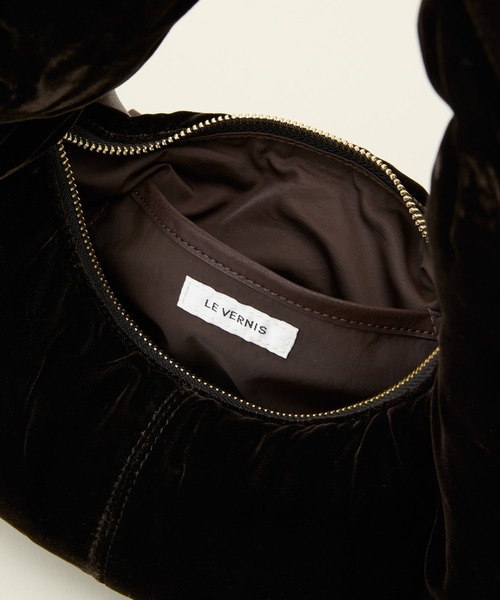 【美品】LE VERNIS ルベルニ Poire velvet bag ブラック Le Vernis（ル・ベルニ） ハンドバッグ POIR VELVET BAG : ZOZOTOWN