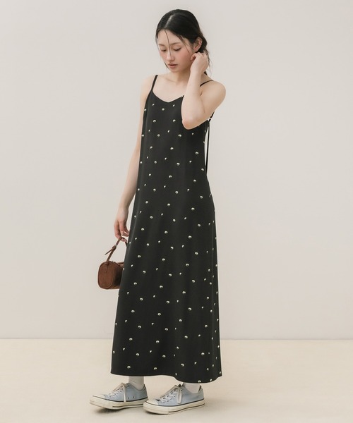 BURBERRY ブラック 花柄刺繍ワンピース HEILIS（ヘイリス） ワンピース 「Nanami Original」花柄刺繍キャミ