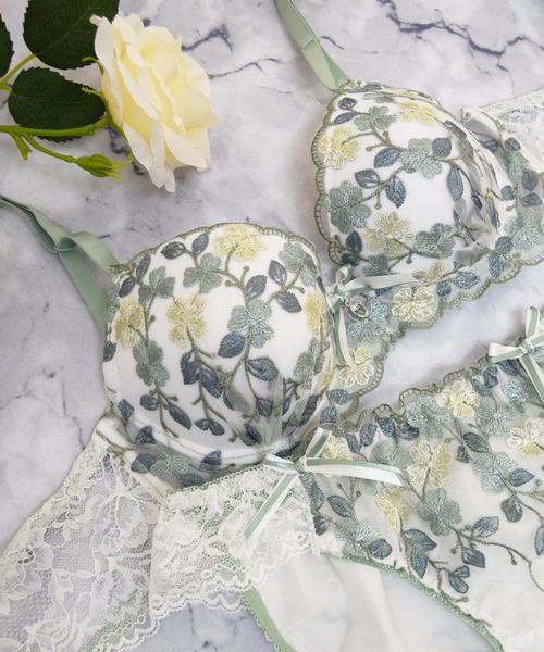 Sanei ブラジャー ショーツセット 「美谷間＆丸胸を叶える！ナチュ盛り