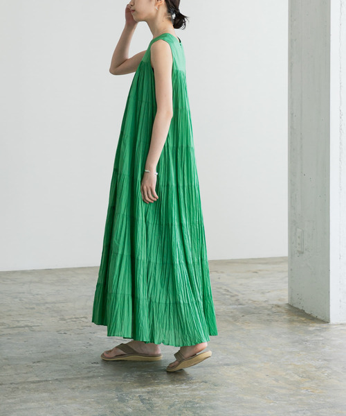 URBAN RESEARCH ノースリーブひざ丈ワンピース ブラック ITEMS URBANRESEARCH ワンピース ノースリーブタックギャザー