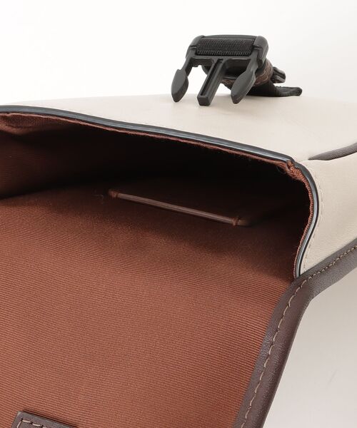 【美品】COACHコーチ ワンショルダーバッグ レザー ホワイト×ブラウン COACH（コーチ） ワンポイントショルダーバッグ - ホワイト メンズ