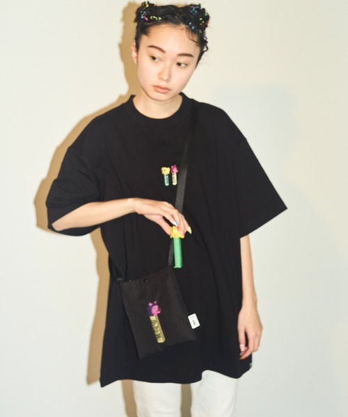 PEZキャラクター刺繍 ブラックショルダーバッグ PEZキャラクター刺繍 ブラックショルダーバッグ - メルカリ