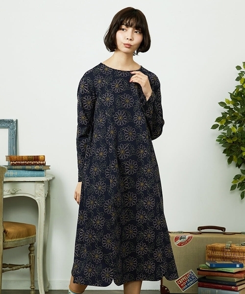 ワンピース Crisantemo curvo フラワー総刺繍ワンピースの画像