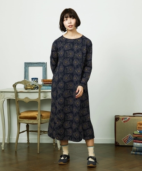 ワンピース Crisantemo curvo フラワー総刺繍ワンピースの画像