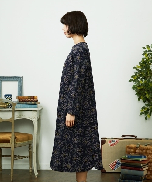ワンピース Crisantemo curvo フラワー総刺繍ワンピースの画像