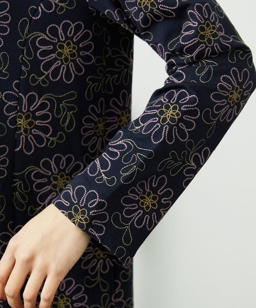 ワンピース Crisantemo curvo フラワー総刺繍ワンピースの画像