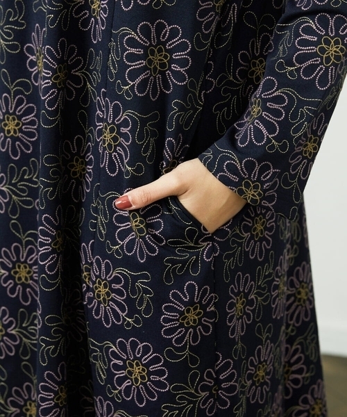 ワンピース Crisantemo curvo フラワー総刺繍ワンピースの画像