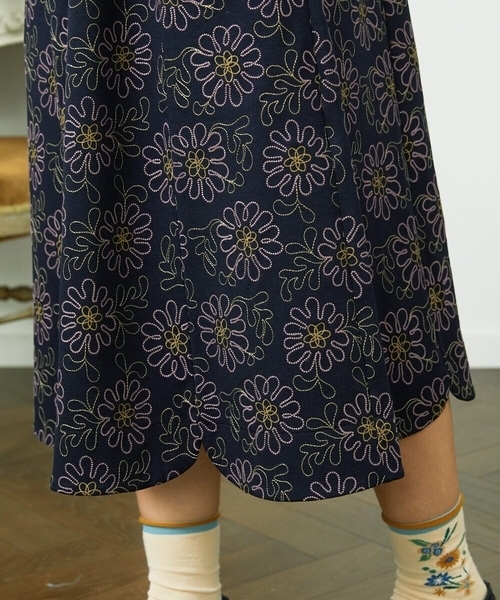 ワンピース Crisantemo curvo フラワー総刺繍ワンピースの画像