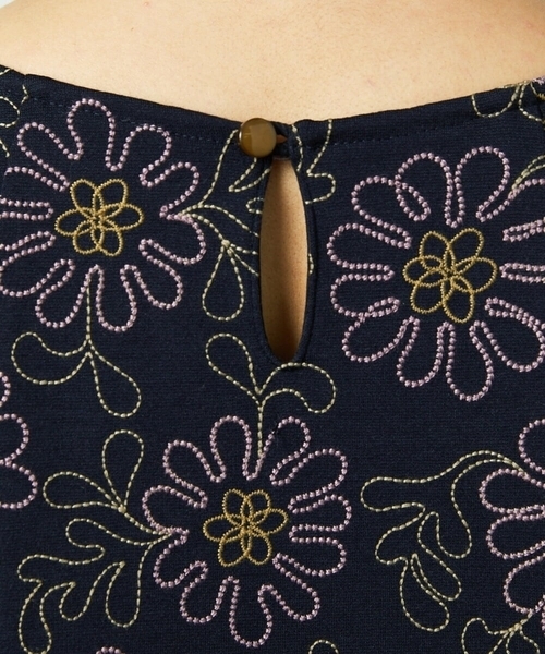 ワンピース Crisantemo curvo フラワー総刺繍ワンピースの画像