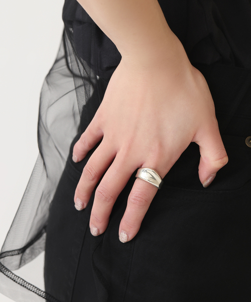 指輪 リング 「SAMH by LILAS」 Vカーブワイドリング SV レディースの画像
