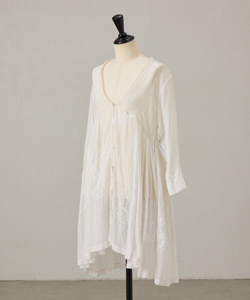 【極美品】BEARDSLEY ホワイト ギャザーチュニックブラウス BEARDSLEY（ビアズリー） ブラウス シャツ 「INJIRI」チュニック