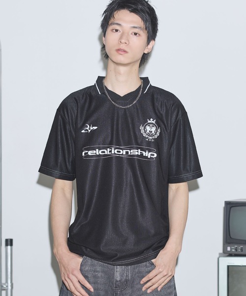 ◆boohoo◆オーバーサイズオムクロスプリントTシャツ セール】オーバーサイズロゴフォトプリント半袖メタリック箔