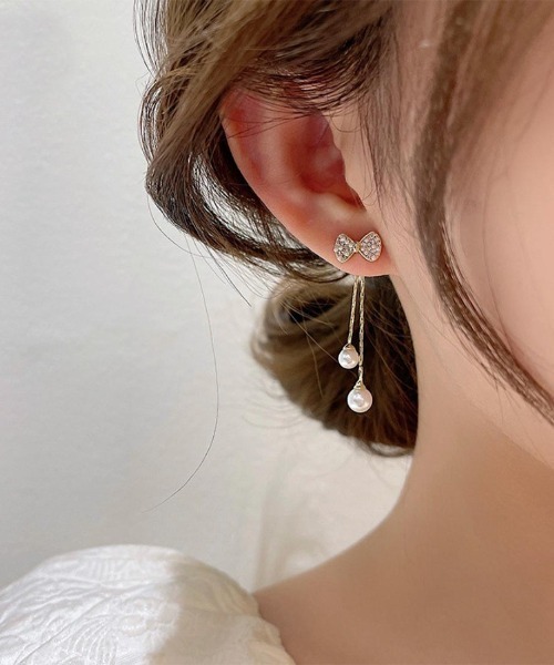 ピアス 揺れる可愛い。リボンビジュー×パールチェーンキャッチピアス 