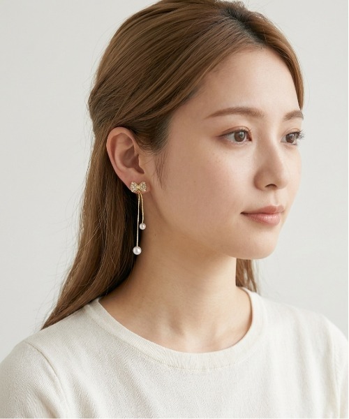 パール ピアス 揺れる可愛い。リボンビジュー×パールチェーンキャッチ