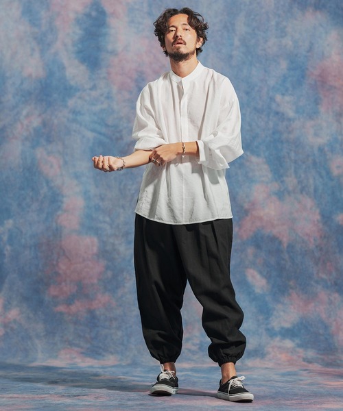 「Jih Nunc」 イージーパンツ S ベージュ メンズの画像