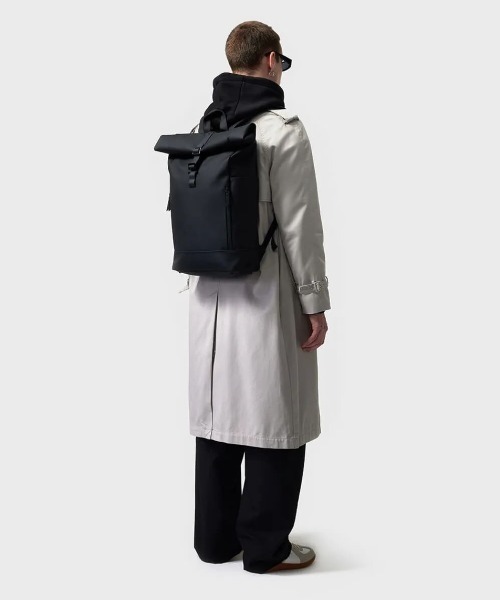 【美品】GASTONLUGA ルーレン16 防水 通勤 通学 PC対応 リュック GASTON LUGA デイバック リュック LUGA/ガストンルーガ/RULLEN
