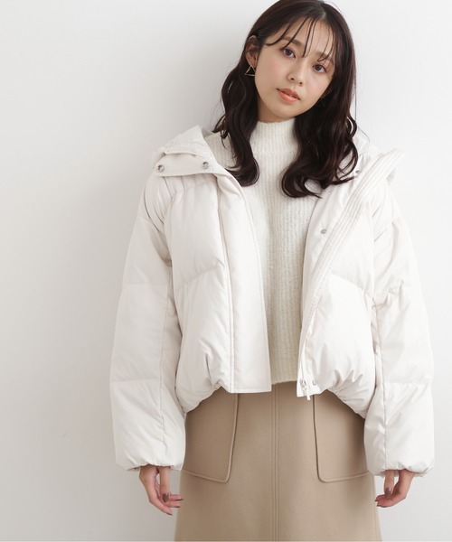 レディースジャケット ホワイト/ベージュ ダウン　美品　S 未使用近く NATURAL BEAUTY BASIC（ナチュラルビューティーベーシック） ダウン