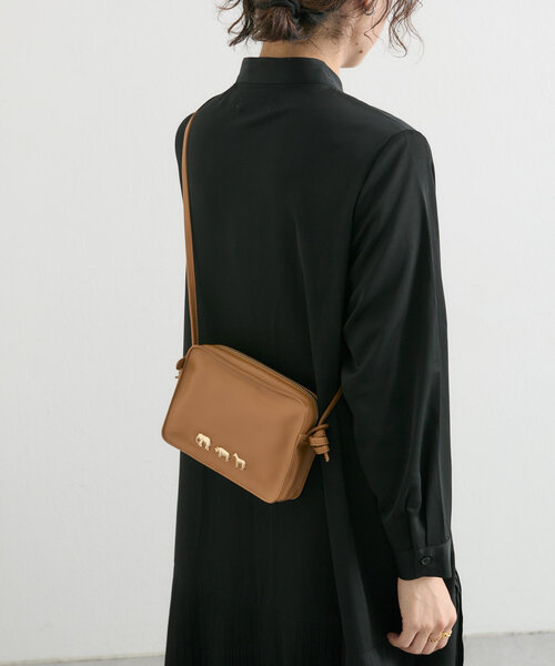 ear PAPILLONNER ブラックショルダーバッグ ear PAPILLONNER（イア パピヨネ） ショルダーバッグ バッグ 「本革