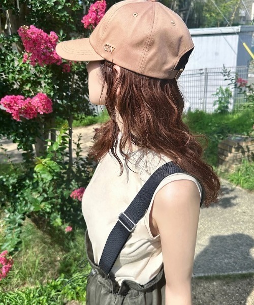 最終お値下げ★新品タグ付き★ダニエルウェリントン★ベージュロゴ入りキャップ★DW Daniel Wellington キャップ 帽子 ダニエルウェリントン