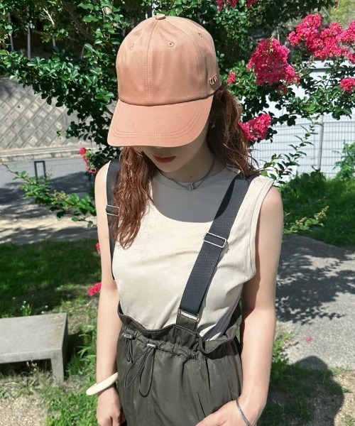 最終お値下げ★新品タグ付き★ダニエルウェリントン★ベージュロゴ入りキャップ★DW Daniel Wellington キャップ 帽子 ダニエルウェリントン
