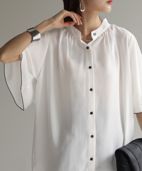 MOIGE フリル付きホワイトブラウス　新品未使用 HUG.U（ハグユー） ブラウス シャツ パイピングフリルブラウス