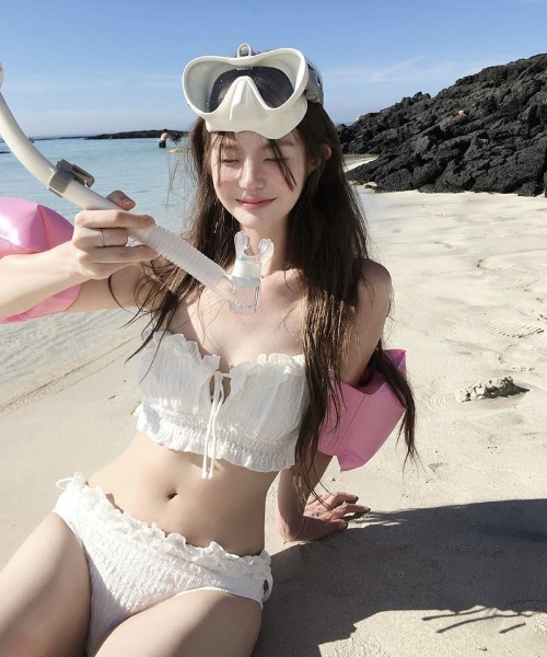 gossip!ロサンゼルス 水着 Y2K フリルリボンビキニセット 温泉水着2点