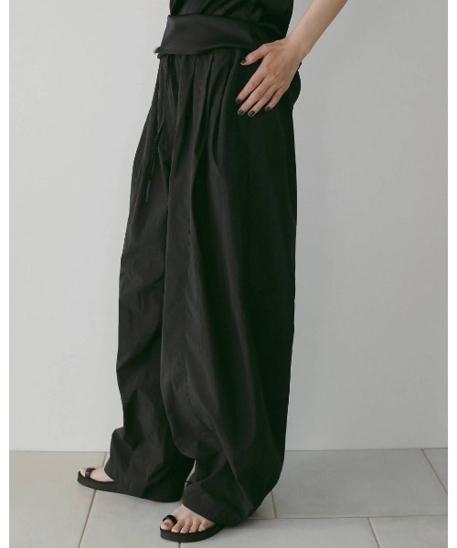 anuke（アンヌーク） パンツ Volumetuck Cocoon Pants 62610720 メンズ