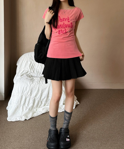 Ada. tシャツ 半袖 ビジューロゴ ボートネック スリム カットソー